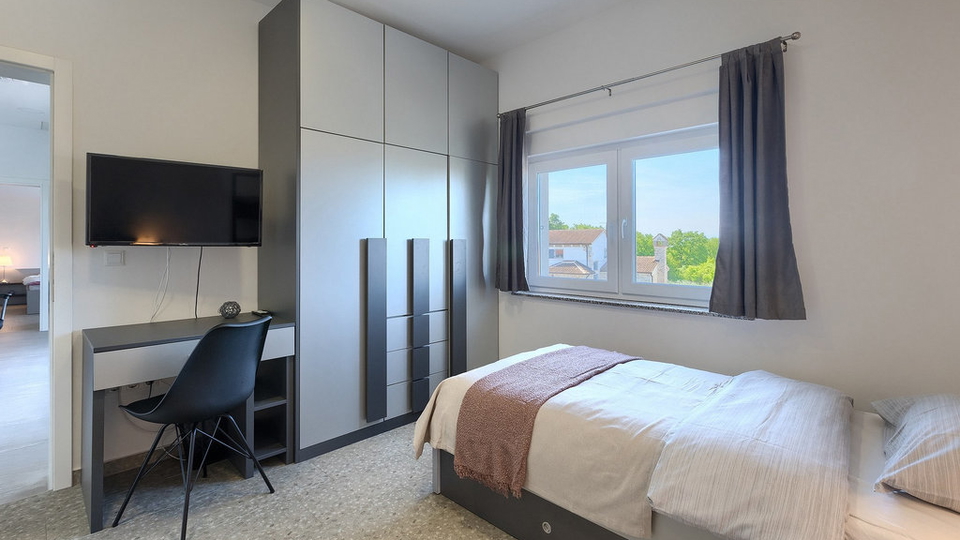 House&comma; 420 m2&comma; For Sale&comma; Pore&ccaron;