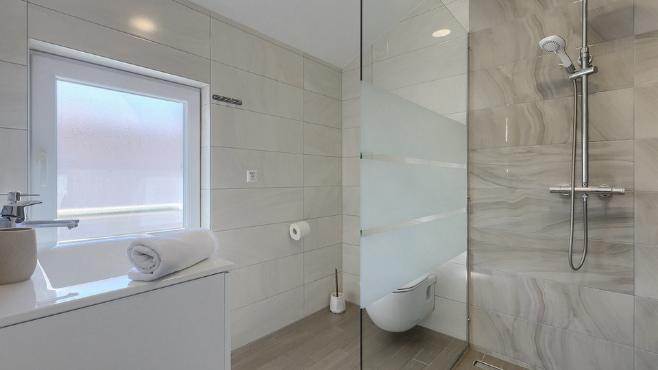 House&comma; 420 m2&comma; For Sale&comma; Pore&ccaron;