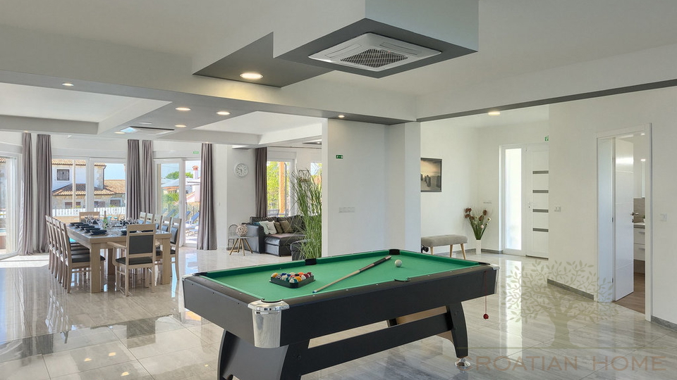 House&comma; 420 m2&comma; For Sale&comma; Pore&ccaron;