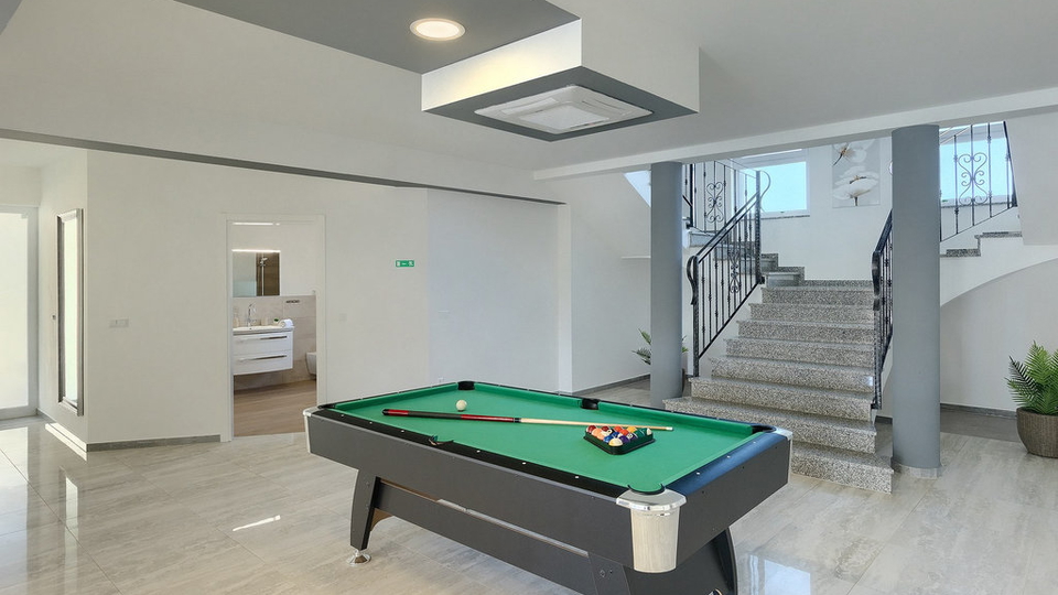 House&comma; 420 m2&comma; For Sale&comma; Pore&ccaron;