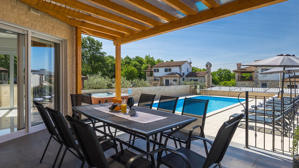 House&comma; 420 m2&comma; For Sale&comma; Pore&ccaron;