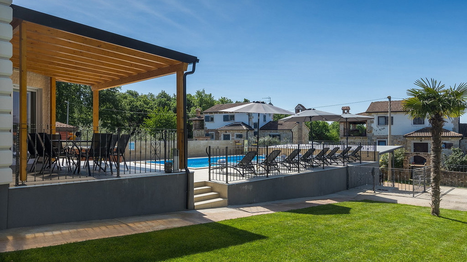 House&comma; 420 m2&comma; For Sale&comma; Pore&ccaron;