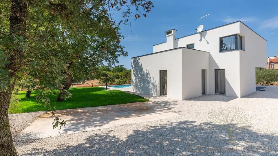 Villa in Porec und nur 1&period;5 km vom Strand mit Garage auf 1200 m2 Bauland - Ortsrand