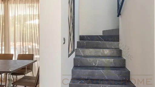 Villa in Porec und nur 1&period;5 km vom Strand mit Garage auf 1200 m2 Bauland - Ortsrand