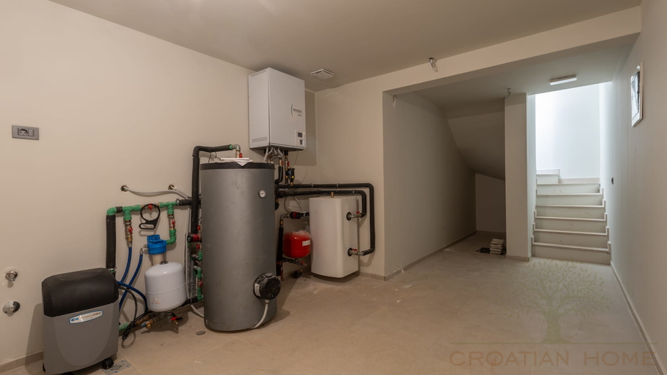 PENTHOUSE IN POREC MIT 3 SCHLAFZIMMER GROSSER DACHTERASSE MIT MEERBLICK UND KELLER