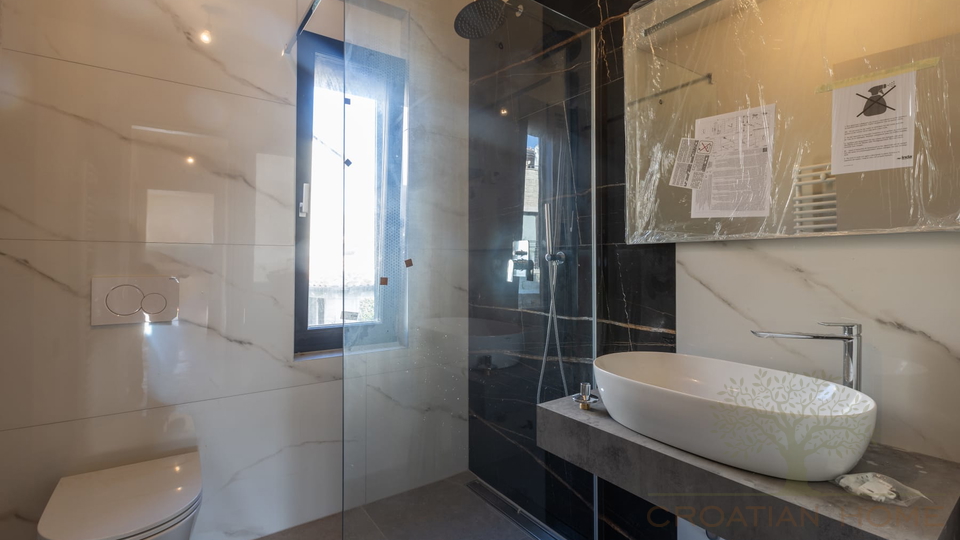 PENTHOUSE IN POREC MIT 3 SCHLAFZIMMER GROSSER DACHTERASSE MIT MEERBLICK UND KELLER