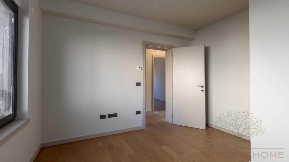 PENTHOUSE IN POREC MIT 3 SCHLAFZIMMER GROSSER DACHTERASSE MIT MEERBLICK UND KELLER
