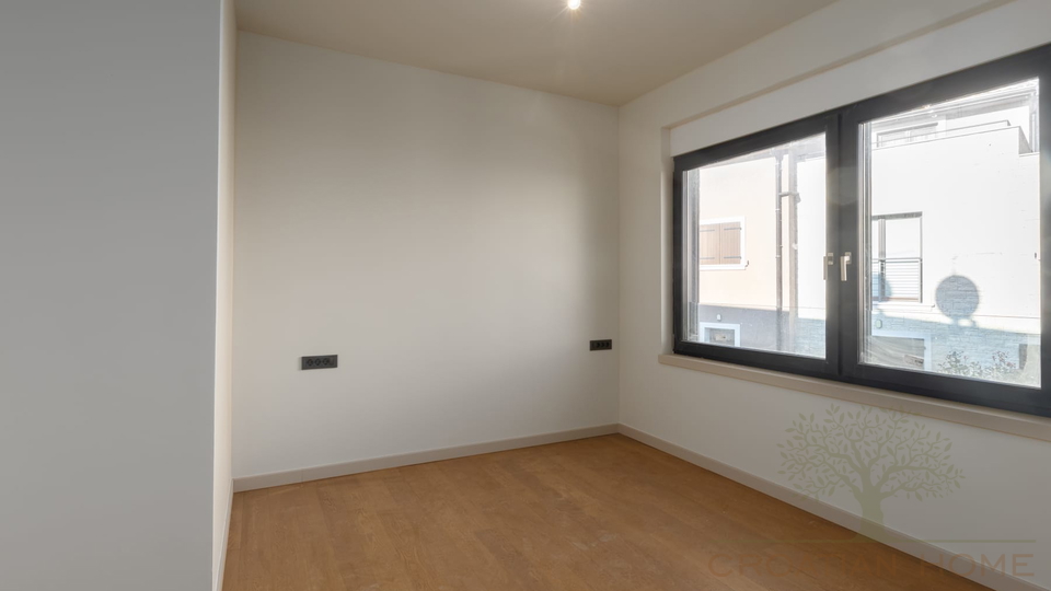 PENTHOUSE IN POREC MIT 3 SCHLAFZIMMER GROSSER DACHTERASSE MIT MEERBLICK UND KELLER