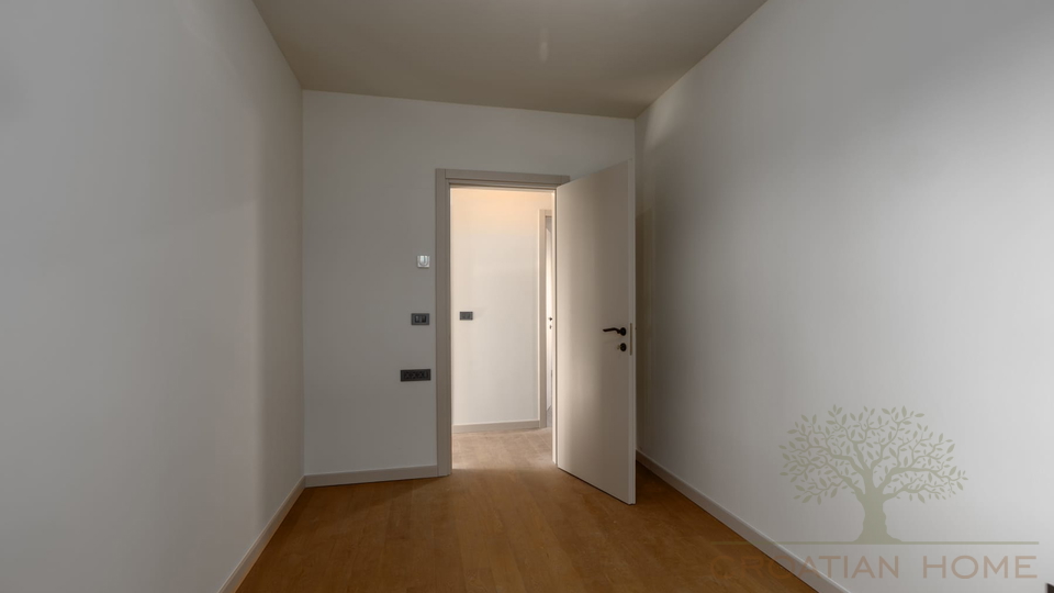 PENTHOUSE IN POREC MIT 3 SCHLAFZIMMER GROSSER DACHTERASSE MIT MEERBLICK UND KELLER