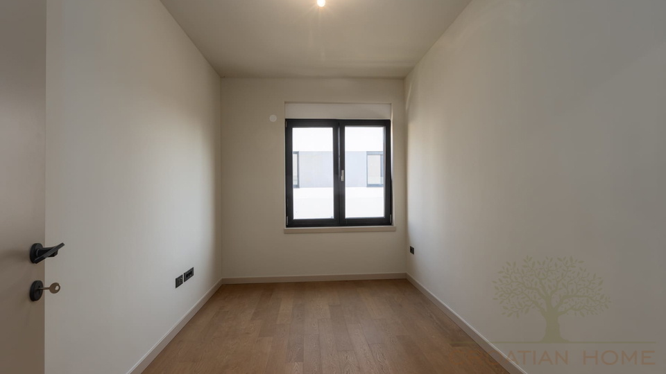 PENTHOUSE IN POREC MIT 3 SCHLAFZIMMER GROSSER DACHTERASSE MIT MEERBLICK UND KELLER