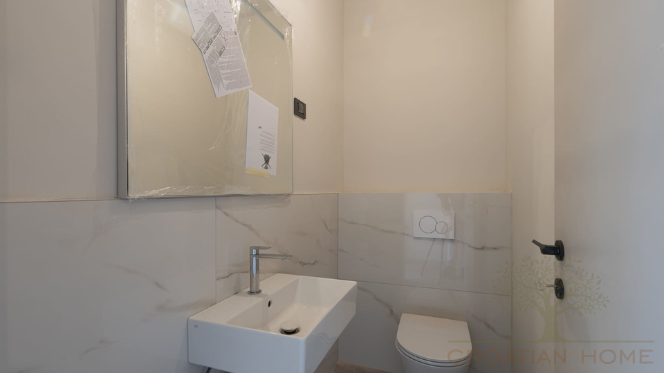 PENTHOUSE IN POREC MIT 3 SCHLAFZIMMER GROSSER DACHTERASSE MIT MEERBLICK UND KELLER