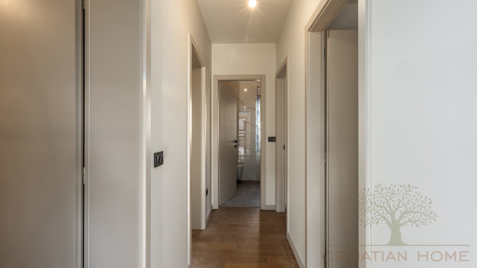 PENTHOUSE IN POREC MIT 3 SCHLAFZIMMER GROSSER DACHTERASSE MIT MEERBLICK UND KELLER