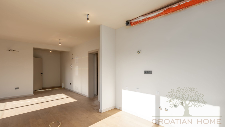 PENTHOUSE IN POREC MIT 3 SCHLAFZIMMER GROSSER DACHTERASSE MIT MEERBLICK UND KELLER