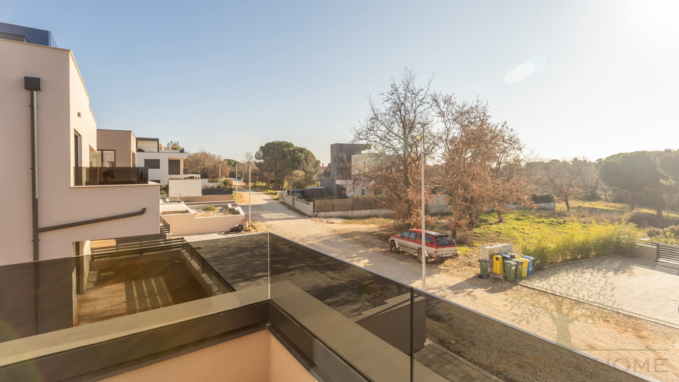 PENTHOUSE IN POREC MIT 3 SCHLAFZIMMER GROSSER DACHTERASSE MIT MEERBLICK UND KELLER