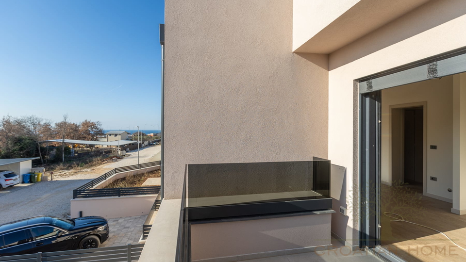 PENTHOUSE IN POREC MIT 3 SCHLAFZIMMER GROSSER DACHTERASSE MIT MEERBLICK UND KELLER
