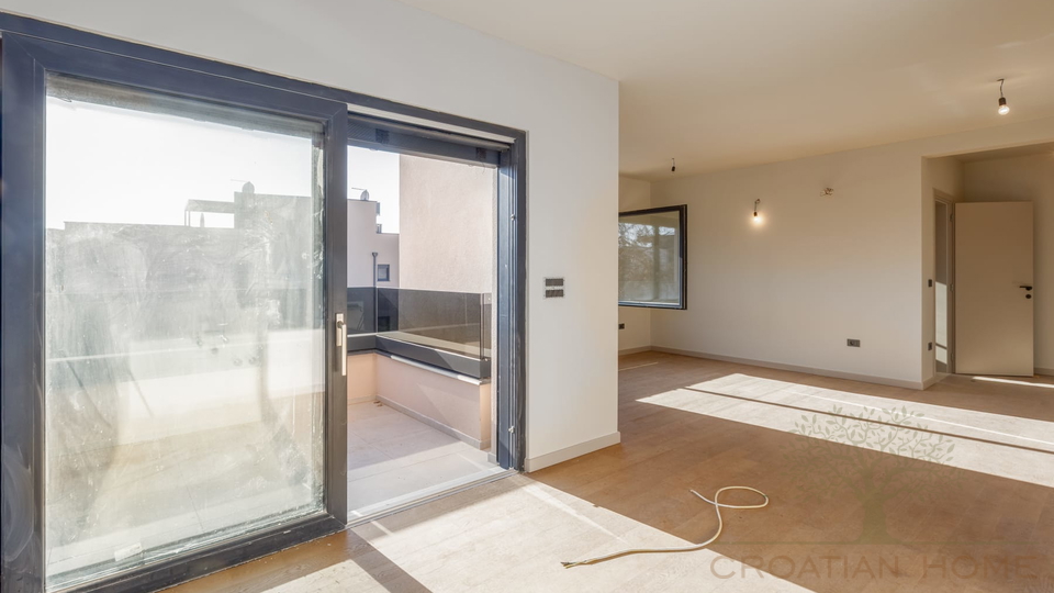 PENTHOUSE IN POREC MIT 3 SCHLAFZIMMER GROSSER DACHTERASSE MIT MEERBLICK UND KELLER
