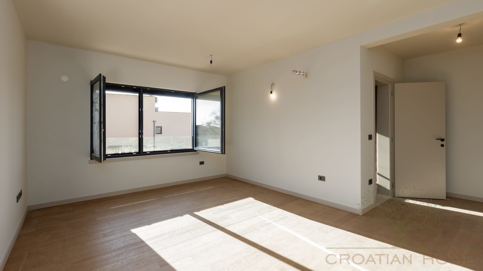 PENTHOUSE IN POREC MIT 3 SCHLAFZIMMER GROSSER DACHTERASSE MIT MEERBLICK UND KELLER