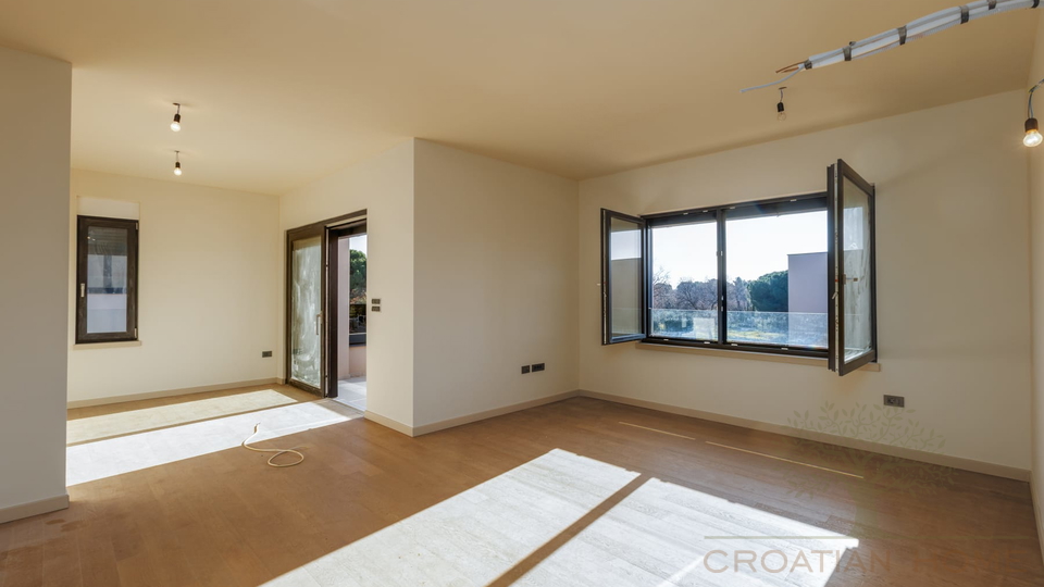 PENTHOUSE IN POREC MIT 3 SCHLAFZIMMER GROSSER DACHTERASSE MIT MEERBLICK UND KELLER