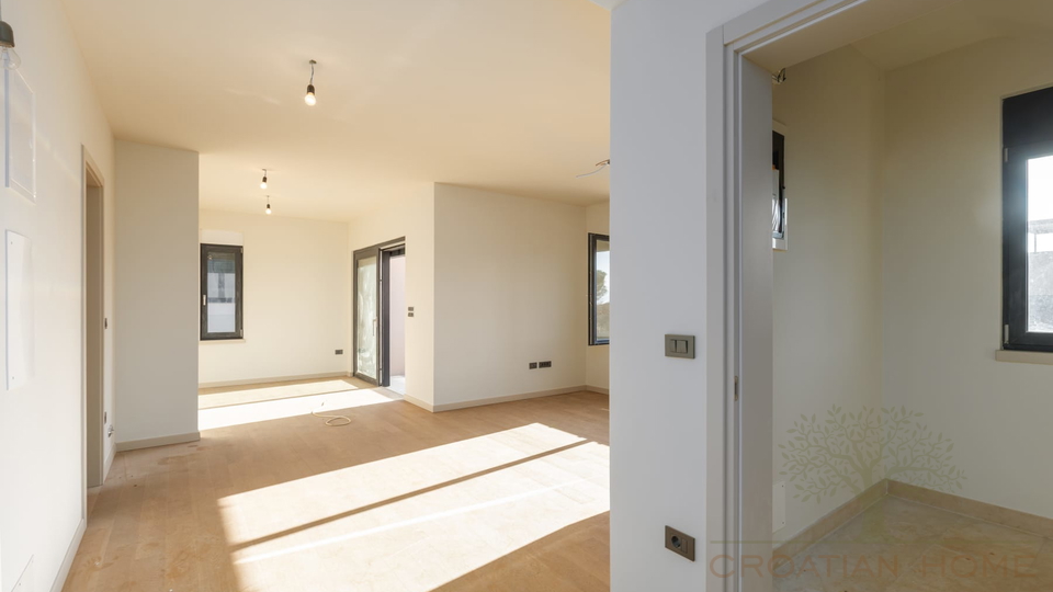 PENTHOUSE IN POREC MIT 3 SCHLAFZIMMER GROSSER DACHTERASSE MIT MEERBLICK UND KELLER