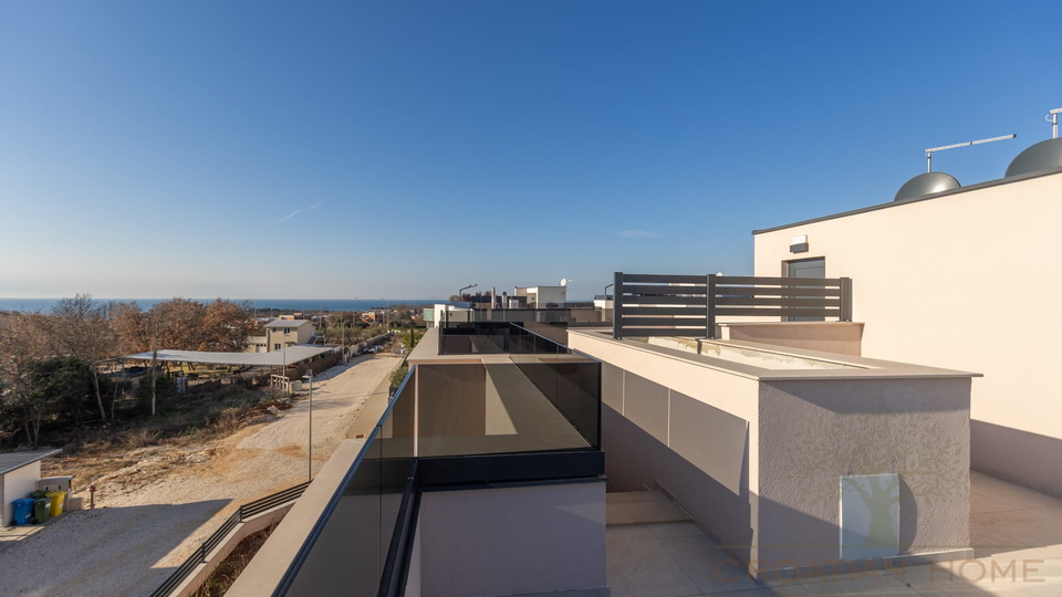 PENTHOUSE IN POREC MIT 3 SCHLAFZIMMER GROSSER DACHTERASSE MIT MEERBLICK UND KELLER