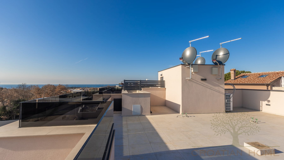 PENTHOUSE IN POREC MIT 3 SCHLAFZIMMER GROSSER DACHTERASSE MIT MEERBLICK UND KELLER