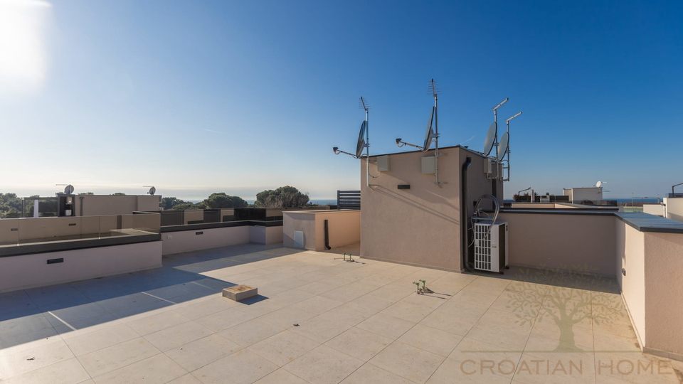 PENTHOUSE IN POREC MIT 3 SCHLAFZIMMER GROSSER DACHTERASSE MIT MEERBLICK UND KELLER