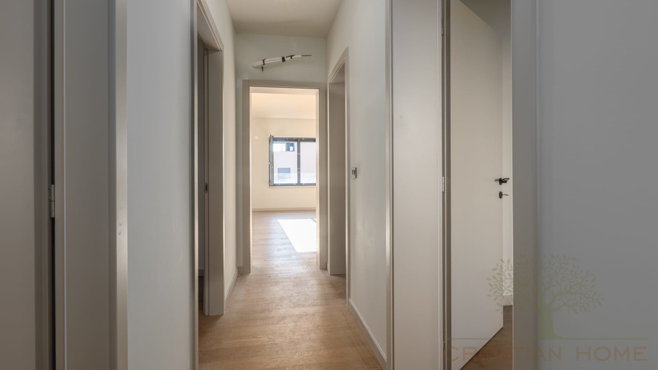PENTHOUSE IN POREC MIT 3 SCHLAFZIMMER GROSSER DACHTERASSE MIT MEERBLICK UND KELLER