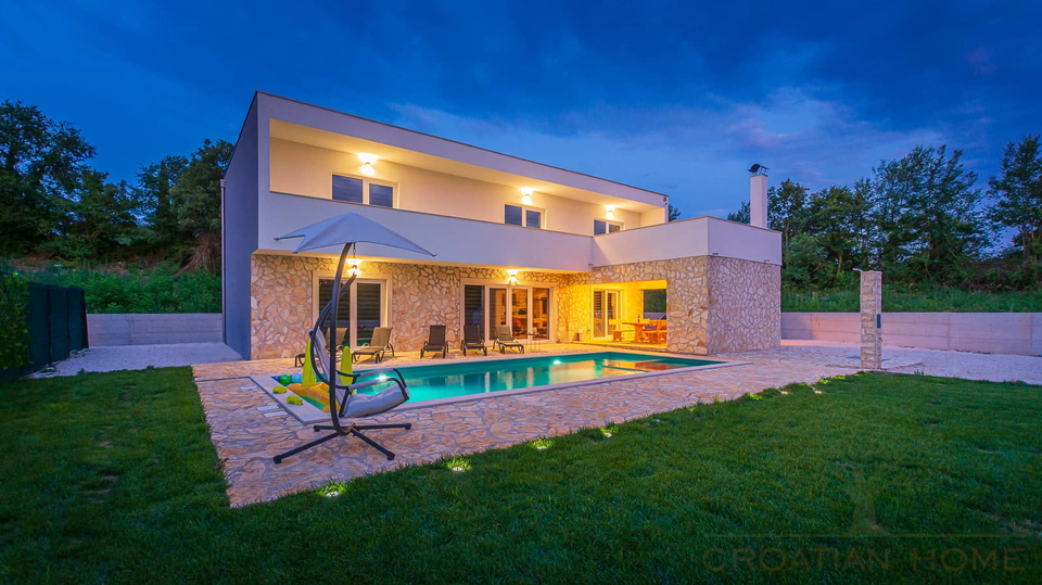 Neuwertige Villa mit 4 Schlafzimmer&comma; Pool&comma; Jacuzzi in ruhiger Lage