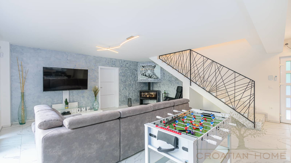 Neuwertige Villa mit 4 Schlafzimmer&comma; Pool&comma; Jacuzzi in ruhiger Lage