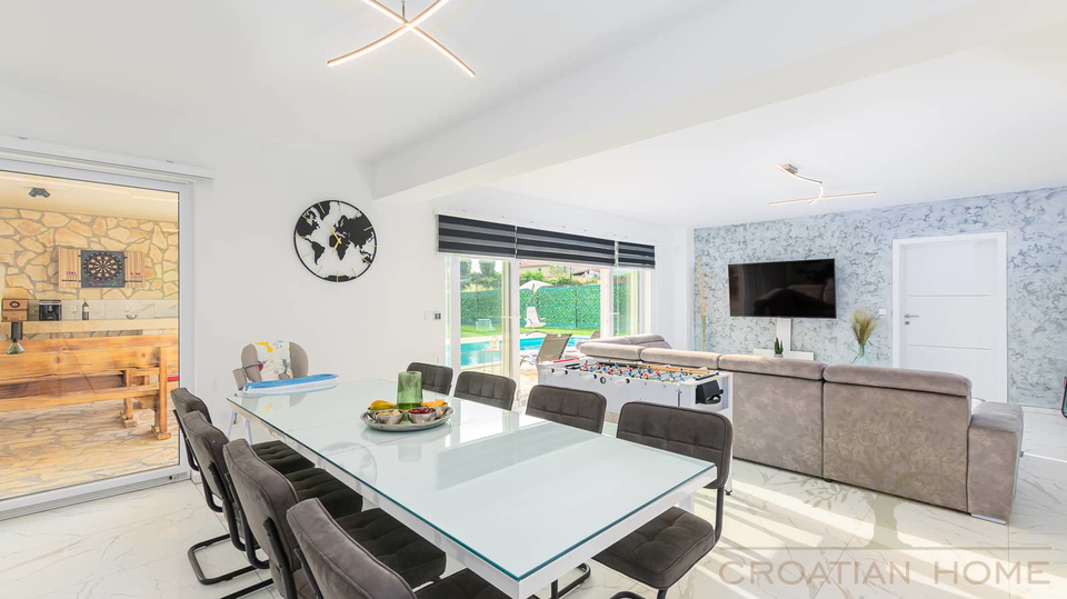 Neuwertige Villa mit 4 Schlafzimmer&comma; Pool&comma; Jacuzzi in ruhiger Lage