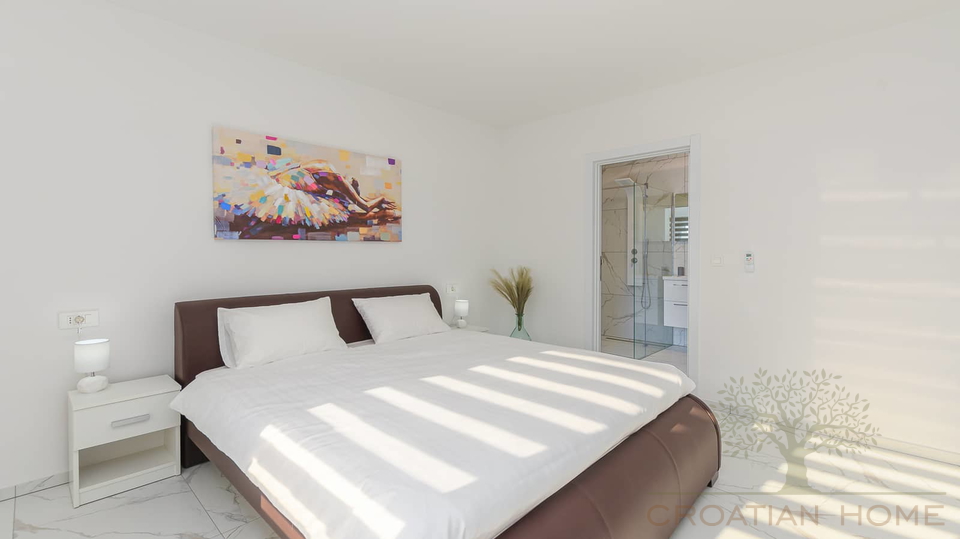 Neuwertige Villa mit 4 Schlafzimmer&comma; Pool&comma; Jacuzzi in ruhiger Lage