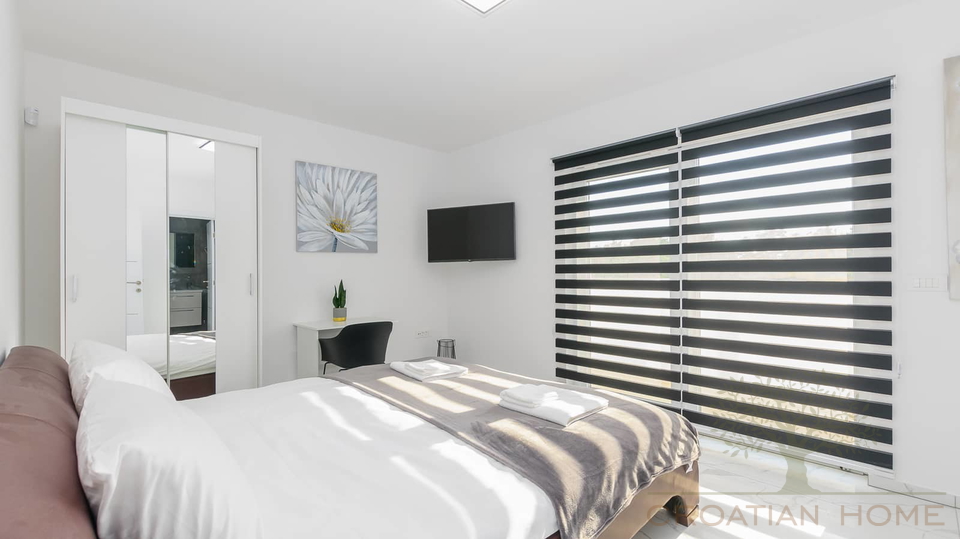 Neuwertige Villa mit 4 Schlafzimmer&comma; Pool&comma; Jacuzzi in ruhiger Lage