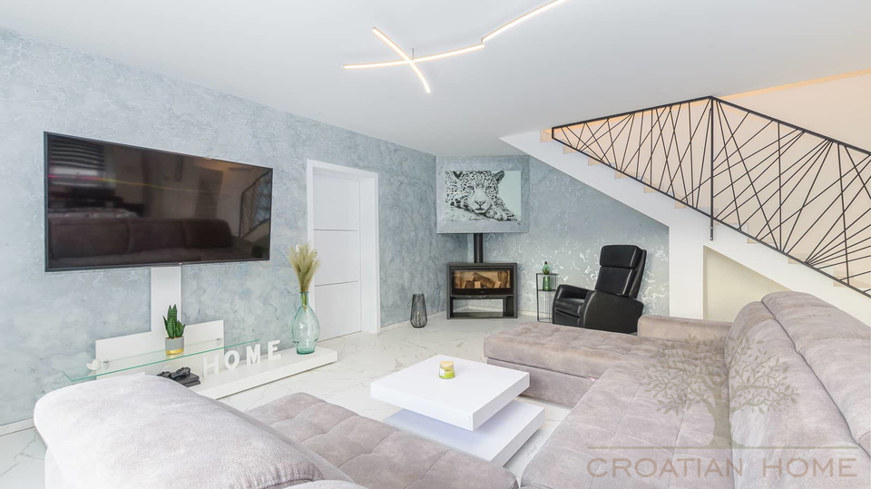 Neuwertige Villa mit 4 Schlafzimmer&comma; Pool&comma; Jacuzzi in ruhiger Lage