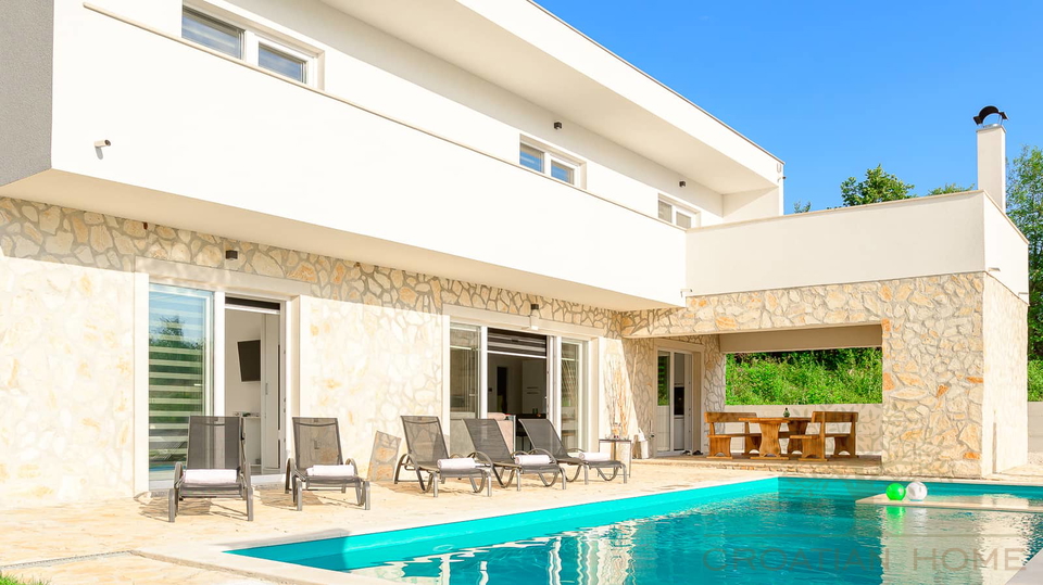 Neuwertige Villa mit 4 Schlafzimmer&comma; Pool&comma; Jacuzzi in ruhiger Lage