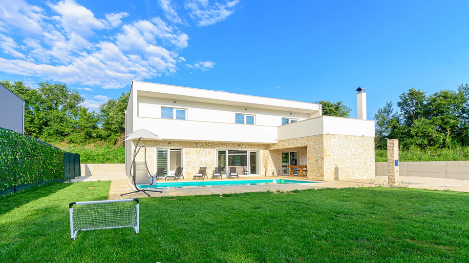 Neuwertige Villa mit 4 Schlafzimmer&comma; Pool&comma; Jacuzzi in ruhiger Lage