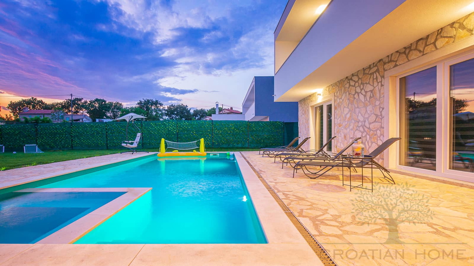 Neuwertige Villa mit 4 Schlafzimmer&comma; Pool&comma; Jacuzzi in ruhiger Lage