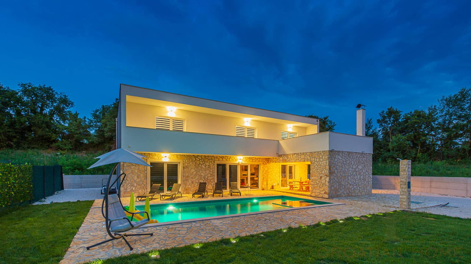 Neuwertige Villa mit 4 Schlafzimmer&comma; Pool&comma; Jacuzzi in ruhiger Lage