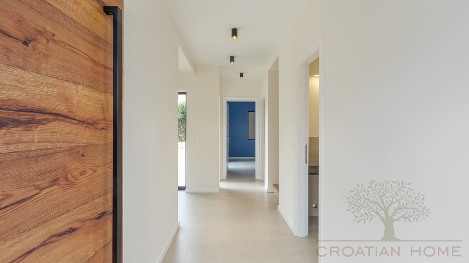 RUHIGE DORFLAGE&comma; MODERNE ARCHTEKTUR  UND MEDITERRANES WOHNGEF&Uuml;HL - VILLA NUR 5 MINUTEN VON POREC