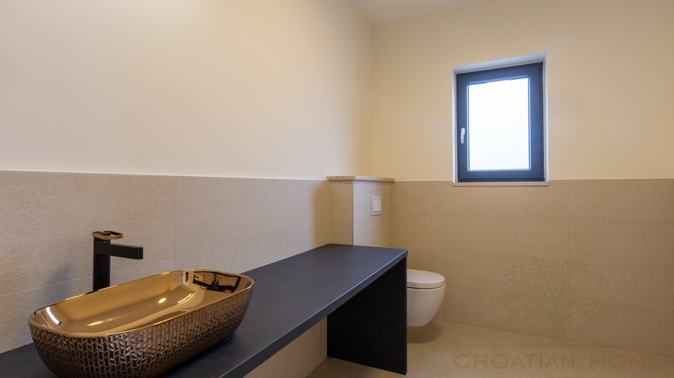 RUHIGE DORFLAGE&comma; MODERNE ARCHTEKTUR  UND MEDITERRANES WOHNGEF&Uuml;HL - VILLA NUR 5 MINUTEN VON POREC