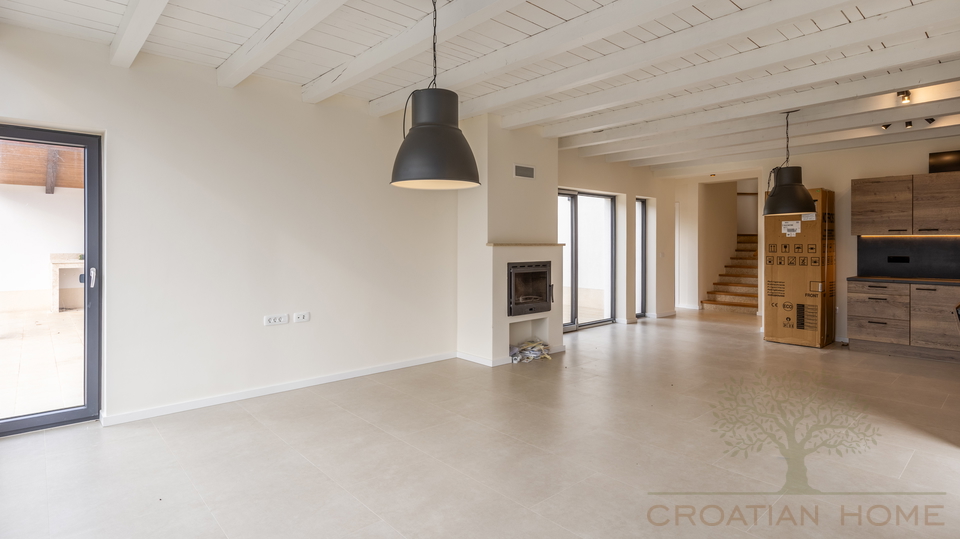 RUHIGE DORFLAGE&comma; MODERNE ARCHTEKTUR  UND MEDITERRANES WOHNGEF&Uuml;HL - VILLA NUR 5 MINUTEN VON POREC