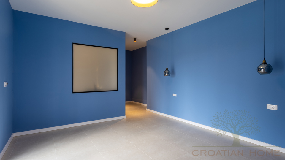 RUHIGE DORFLAGE&comma; MODERNE ARCHTEKTUR  UND MEDITERRANES WOHNGEF&Uuml;HL - VILLA NUR 5 MINUTEN VON POREC