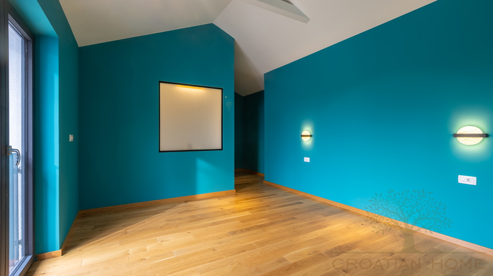 RUHIGE DORFLAGE&comma; MODERNE ARCHTEKTUR  UND MEDITERRANES WOHNGEF&Uuml;HL - VILLA NUR 5 MINUTEN VON POREC