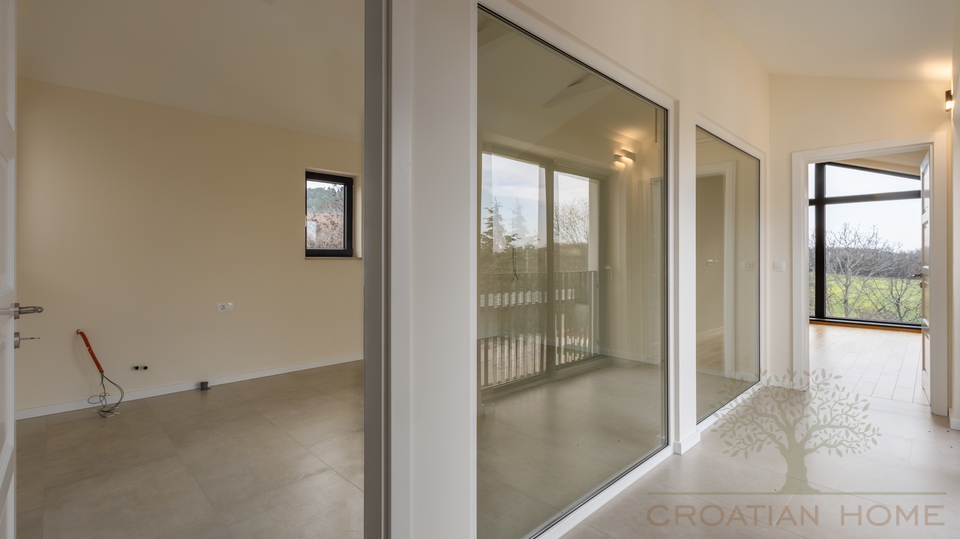 RUHIGE DORFLAGE&comma; MODERNE ARCHTEKTUR  UND MEDITERRANES WOHNGEF&Uuml;HL - VILLA NUR 5 MINUTEN VON POREC