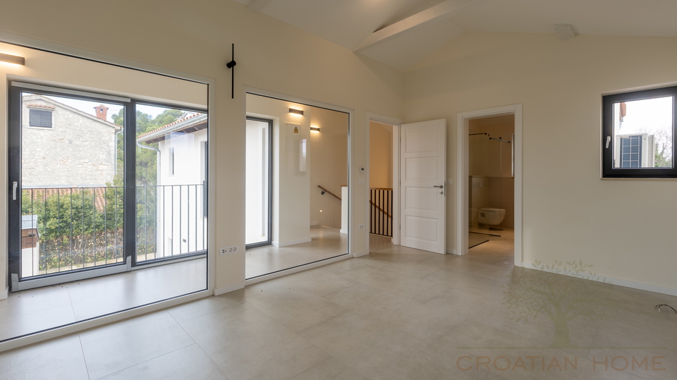 RUHIGE DORFLAGE&comma; MODERNE ARCHTEKTUR  UND MEDITERRANES WOHNGEF&Uuml;HL - VILLA NUR 5 MINUTEN VON POREC