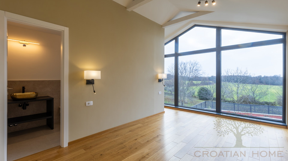 RUHIGE DORFLAGE&comma; MODERNE ARCHTEKTUR  UND MEDITERRANES WOHNGEF&Uuml;HL - VILLA NUR 5 MINUTEN VON POREC