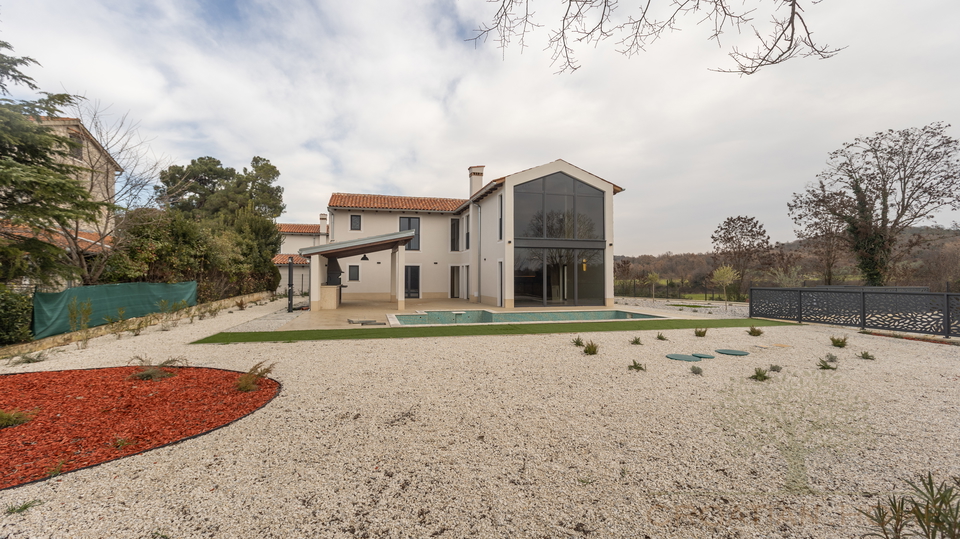 RUHIGE DORFLAGE&comma; MODERNE ARCHTEKTUR  UND MEDITERRANES WOHNGEF&Uuml;HL - VILLA NUR 5 MINUTEN VON POREC