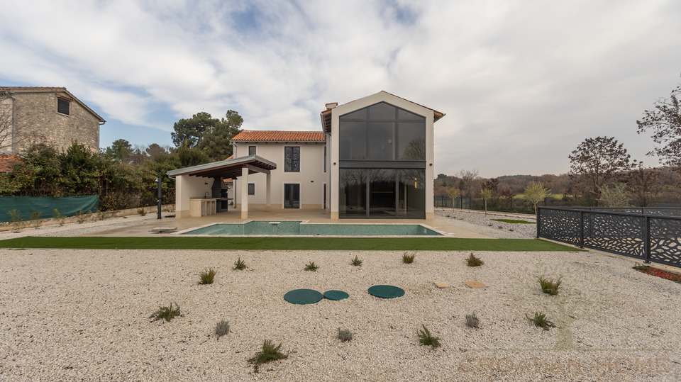 RUHIGE DORFLAGE&comma; MODERNE ARCHTEKTUR  UND MEDITERRANES WOHNGEF&Uuml;HL - VILLA NUR 5 MINUTEN VON POREC