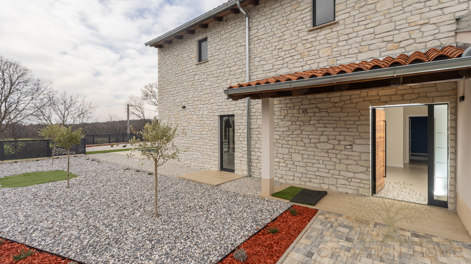 RUHIGE DORFLAGE&comma; MODERNE ARCHTEKTUR  UND MEDITERRANES WOHNGEF&Uuml;HL - VILLA NUR 5 MINUTEN VON POREC