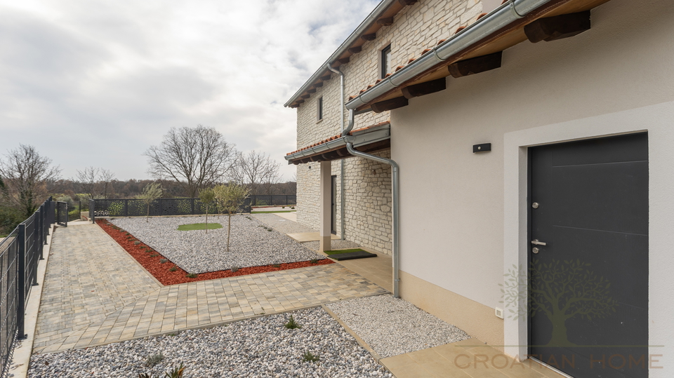RUHIGE DORFLAGE&comma; MODERNE ARCHTEKTUR  UND MEDITERRANES WOHNGEF&Uuml;HL - VILLA NUR 5 MINUTEN VON POREC