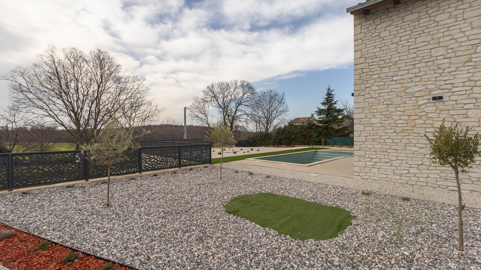RUHIGE DORFLAGE&comma; MODERNE ARCHTEKTUR  UND MEDITERRANES WOHNGEF&Uuml;HL - VILLA NUR 5 MINUTEN VON POREC